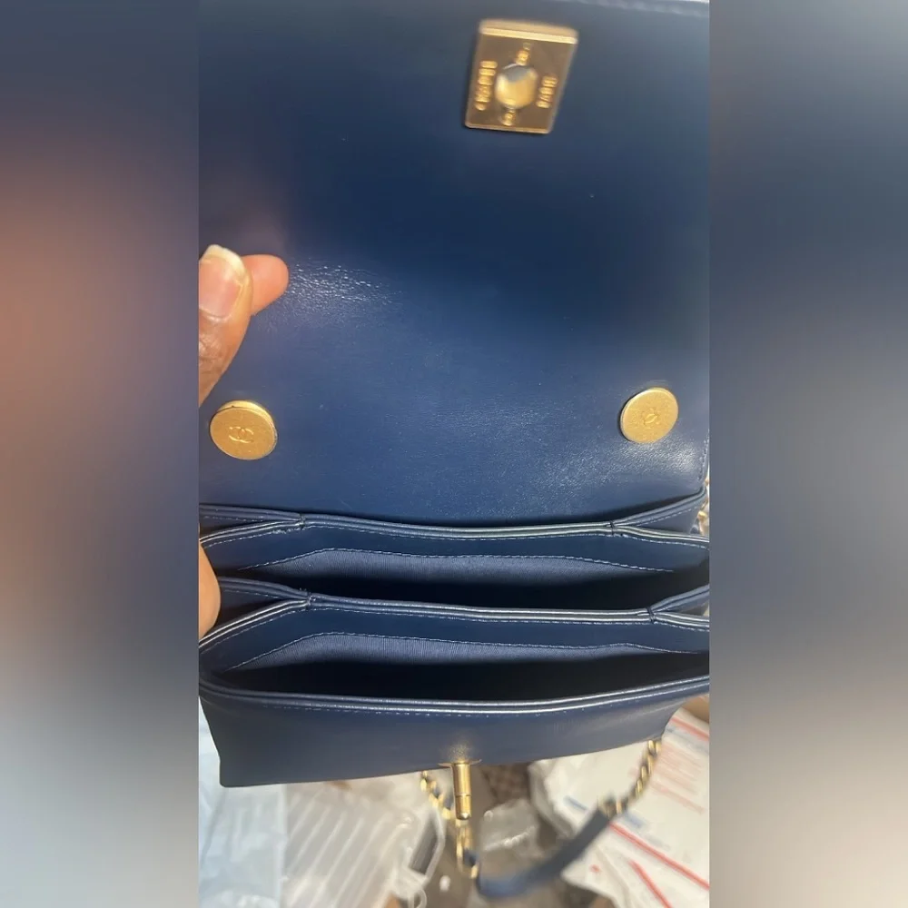 Chanel CC Quilted Lambskin Triple Pearl Chain Flap satchel blue Medium size - Picture 4 of 8